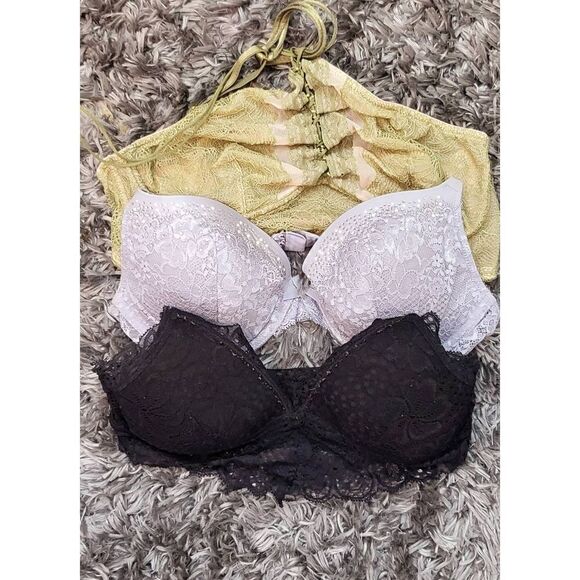 Lot of 3 Victoria's Secret bras 34 C - Picture 1 of 4
